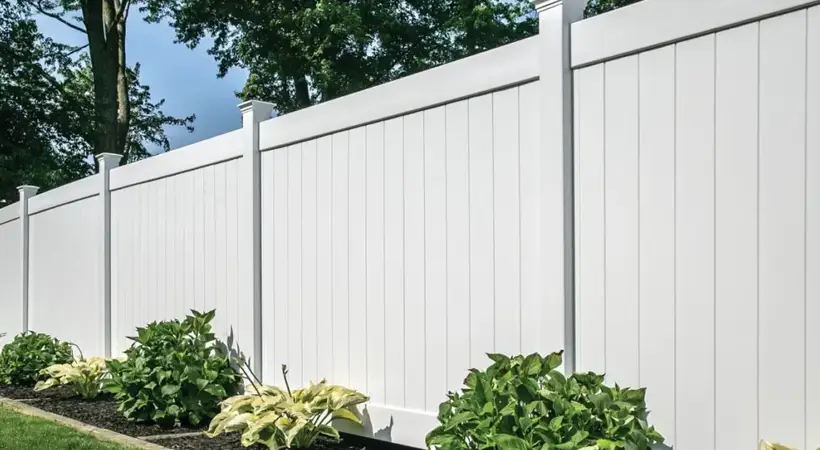 Spray painint a fence with an airless paint sprayer